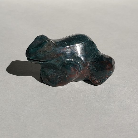 Green Ocean Jasper Frog Carving - Picture 4 of 5